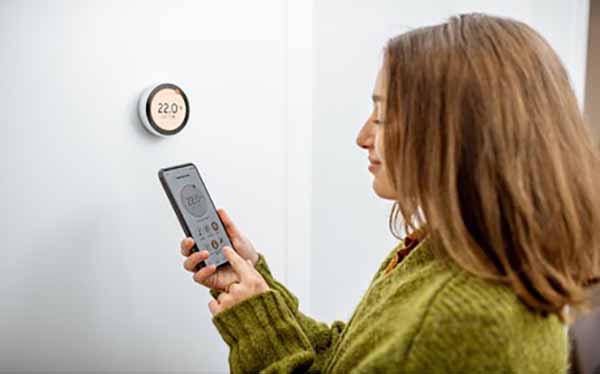 Energy Saving Thermostats | Which to Buy Lady Tests Thermostat